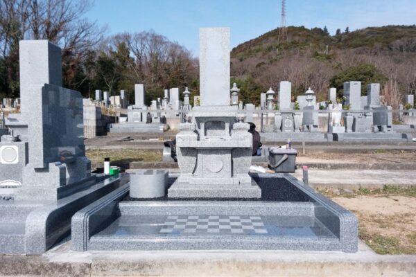 加東市M様　当社オリジナルデザイン墓石、当社オリジナル巻石の新規建立